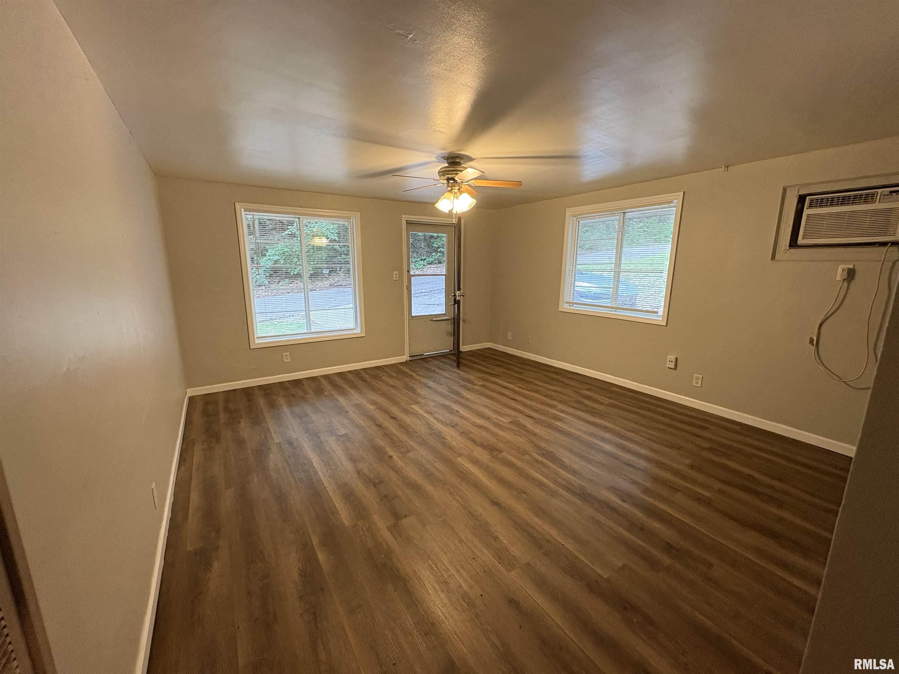 110 Oakdale Road East Peoria, IL 61571 - Photo 2 of 6