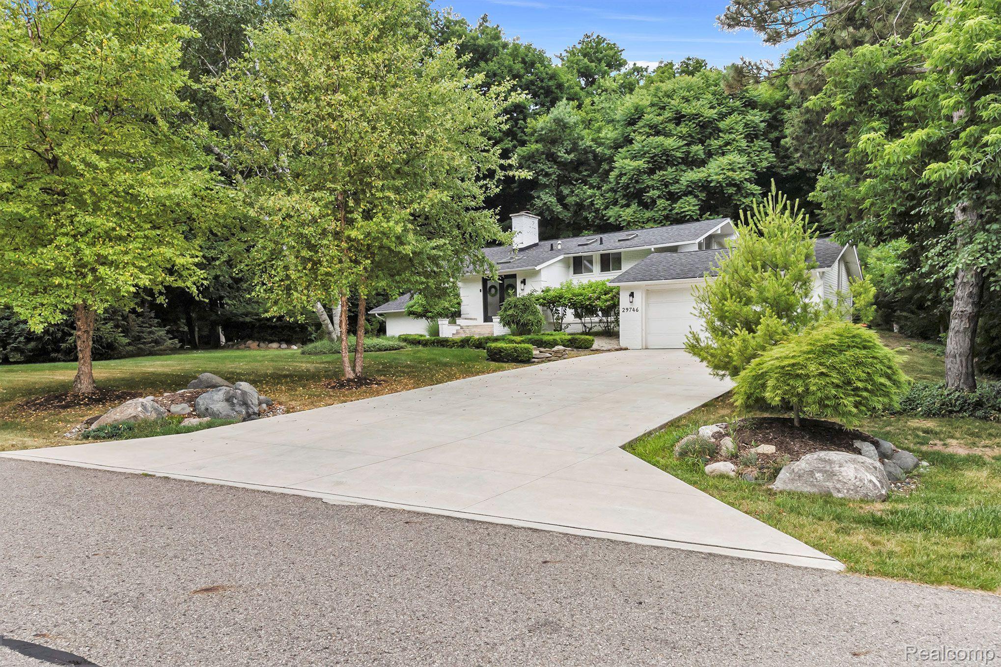 29746 Highmeadow Road Farmington, MI 48334 - Photo 4 of 46 Gallery Image 4