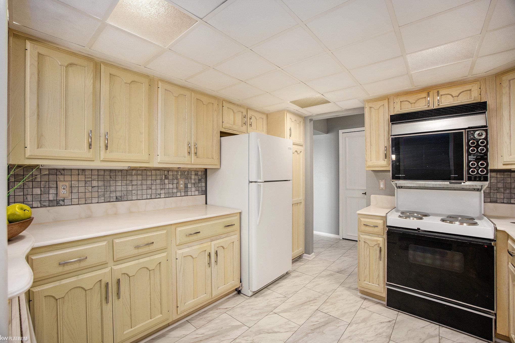 4510 Lakeshore Road Fort Gratiot, MI 48059 - Photo 8 of 22 50184786-5d217203-551c-4745-868c-44ed19300bb3.JPG