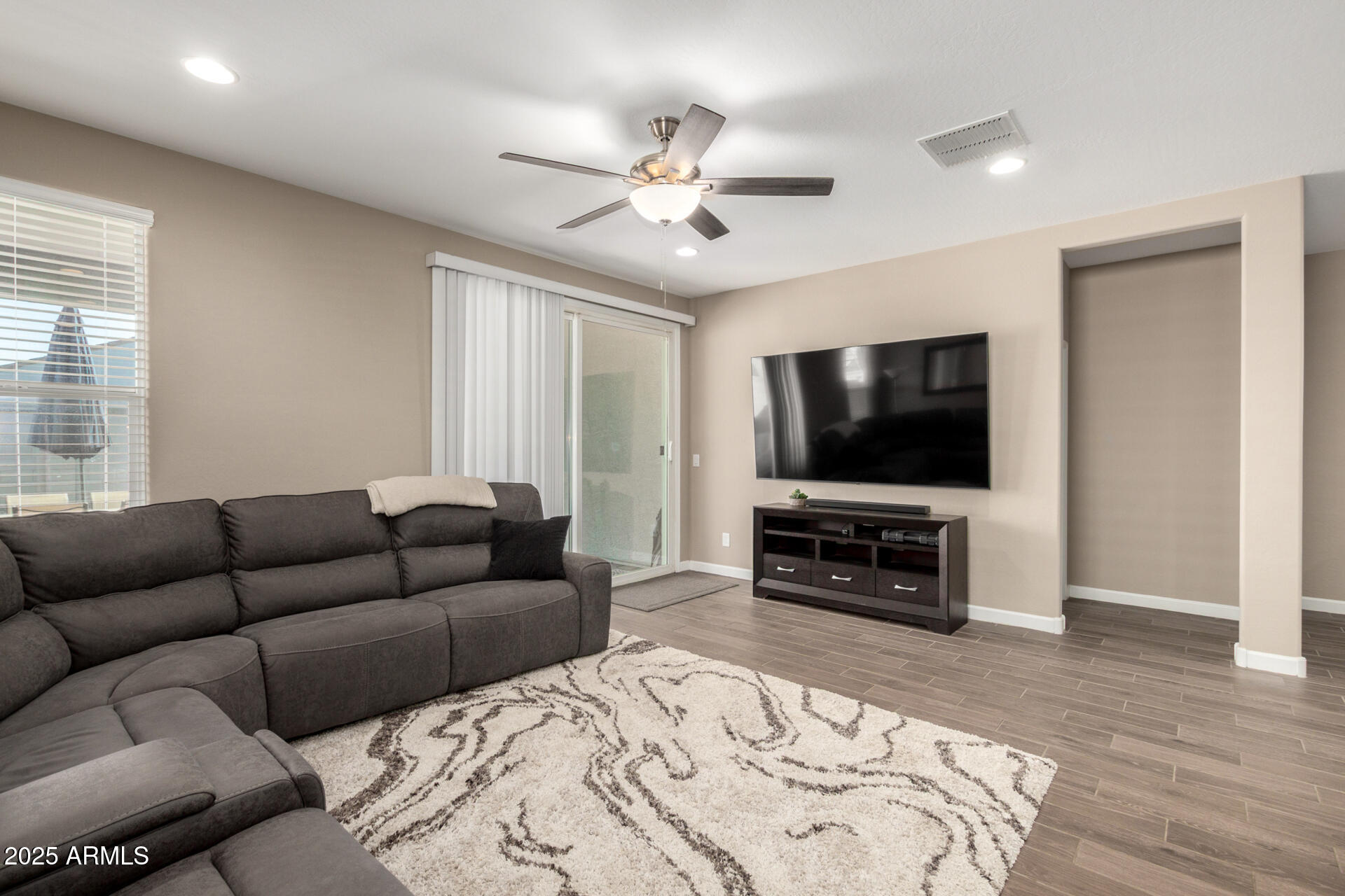 4411 West Beverly Road Laveen, AZ 85339 - Photo 8 of 28 Great Room