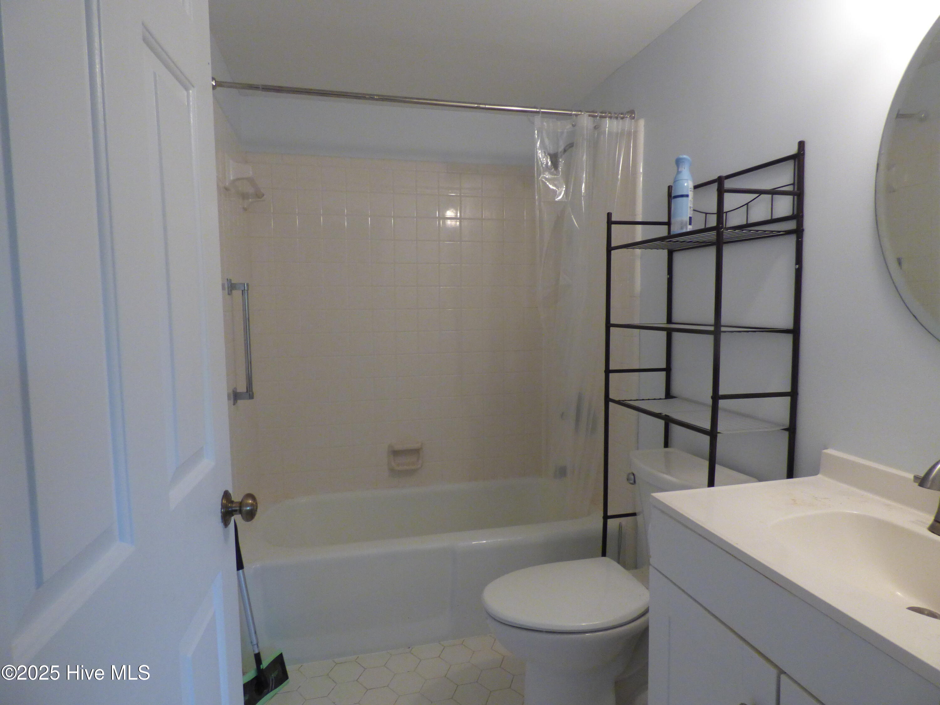 325 Driftwood Circle, Unit B Southern Pines, NC 28387 - Photo 8 of 14 325-B Bath