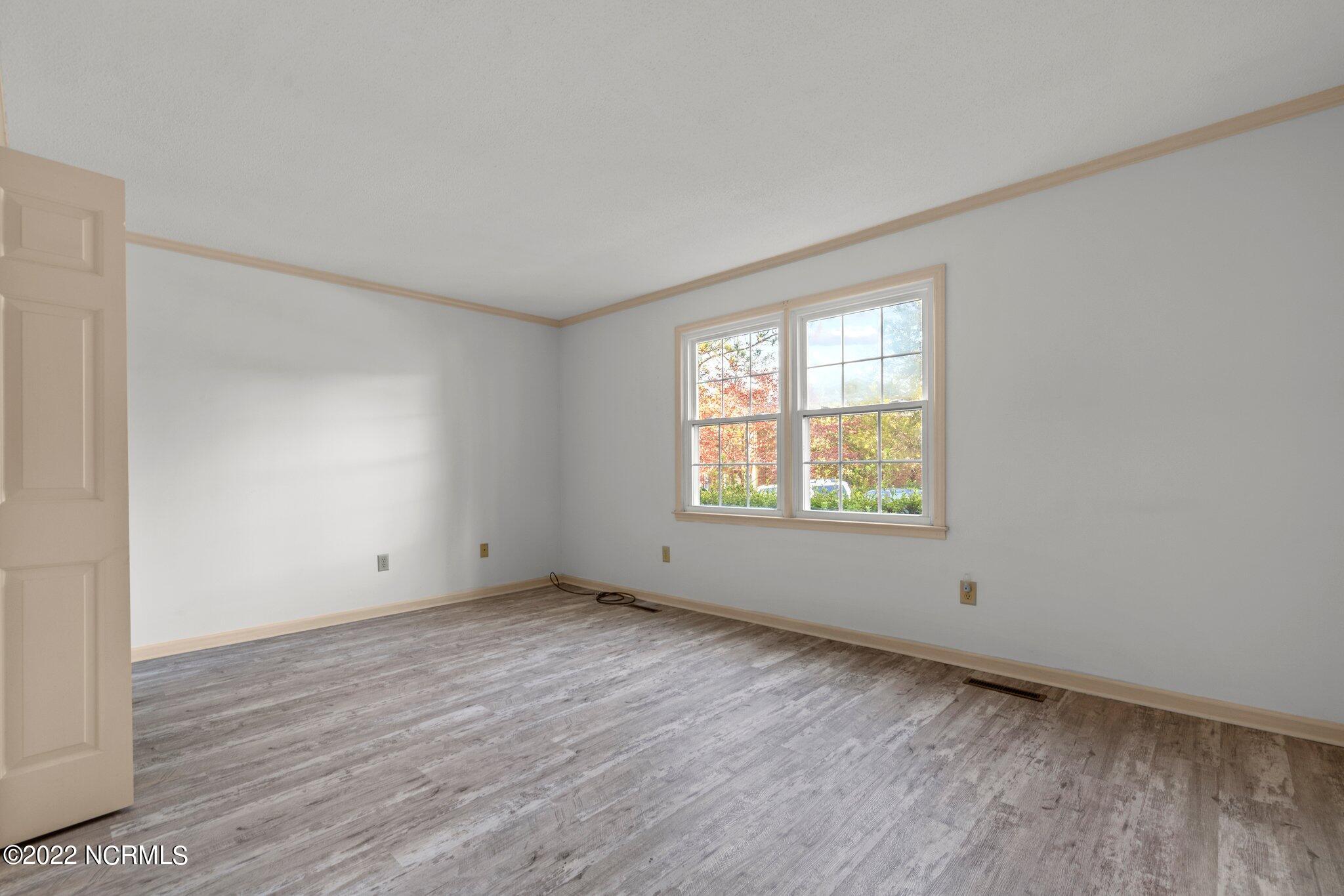 325 Driftwood Circle, Unit B Southern Pines, NC 28387 - Photo 10 of 14 15-web-or-mls-IMG_0311