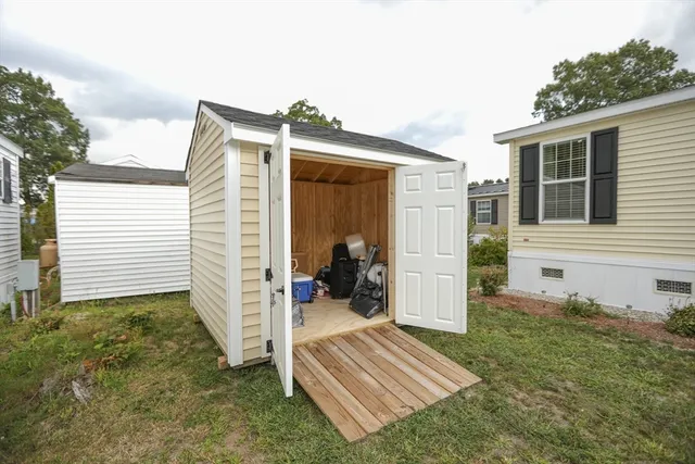 a view of a house with backyard and porch