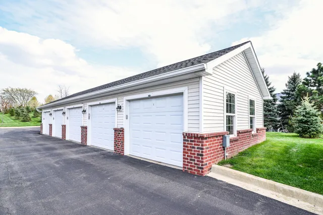 $298,500 | 922 Summerfield Glen, Ann Arbor, MI 48103