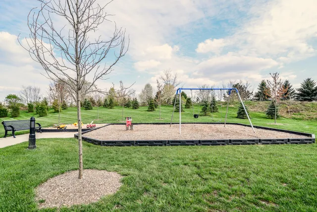 $298,500 | 922 Summerfield Glen, Ann Arbor, MI 48103