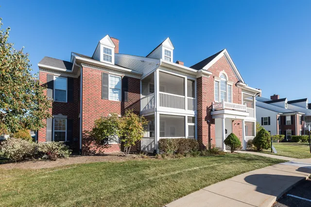$298,500 | 922 Summerfield Glen, Ann Arbor, MI 48103