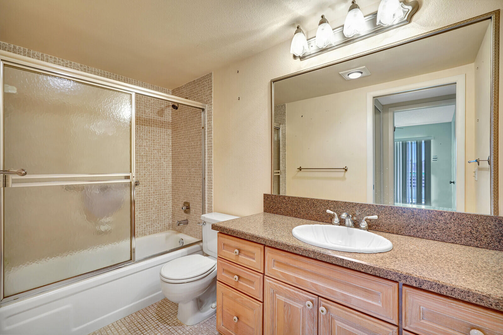 4022 Newcastle B, Unit 4022 Boca Raton, FL 33434 - Photo 17 of 23 21_Image_21_mls
