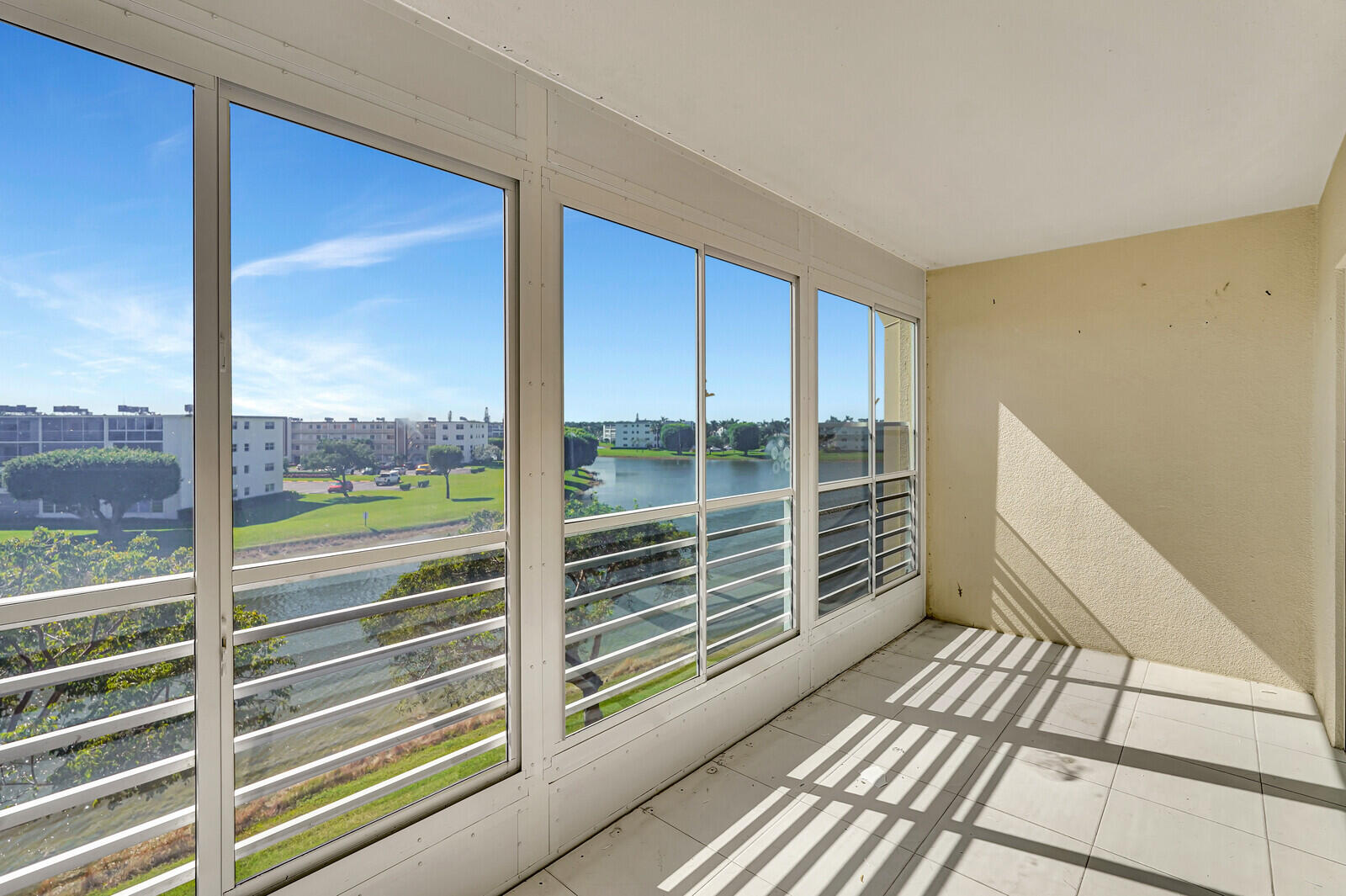 4022 Newcastle B, Unit 4022 Boca Raton, FL 33434 - Photo 4 of 23 20_Image_20_mls