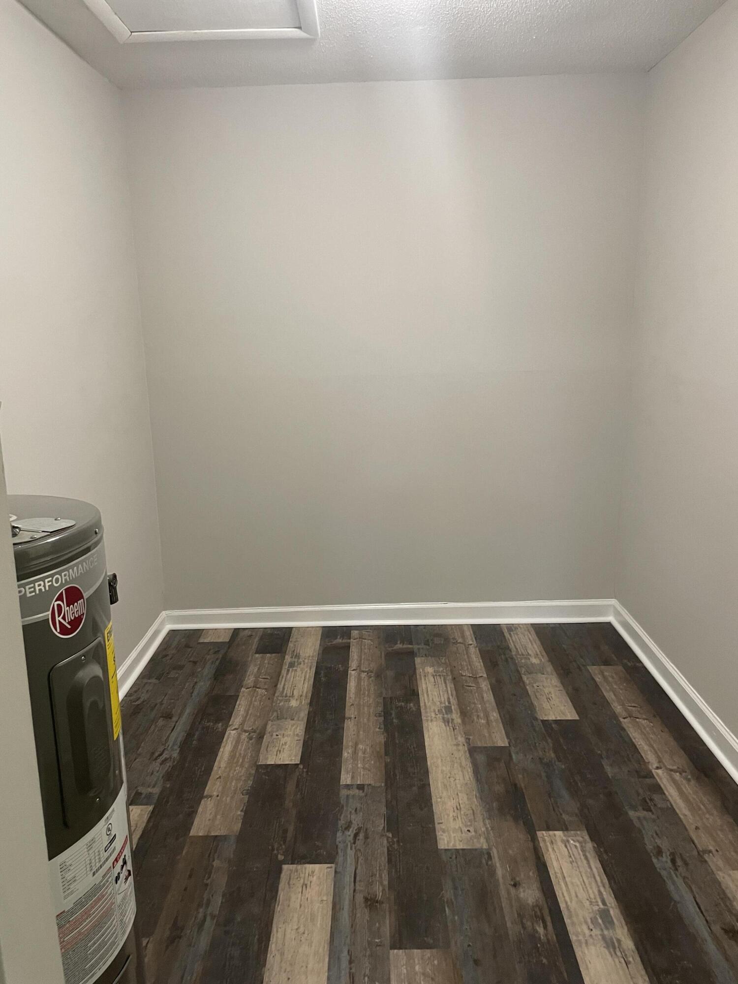 3918 Maddox Road Augusta, GA 30909 - Photo 7 of 17 Huge 9x7 laundry room