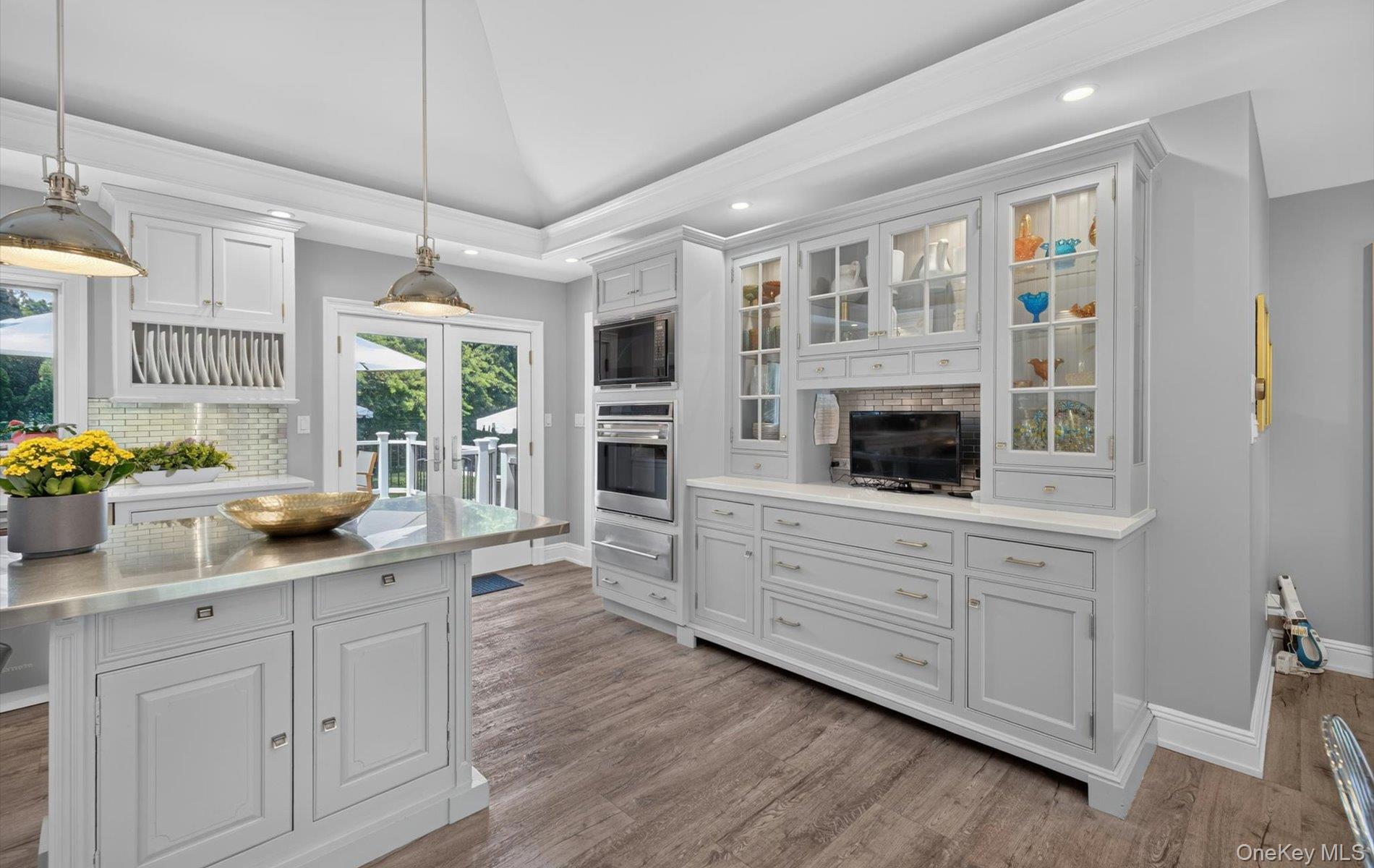 81 Lawrence Hill Road Huntington, NY 11743 - Photo 11 of 42