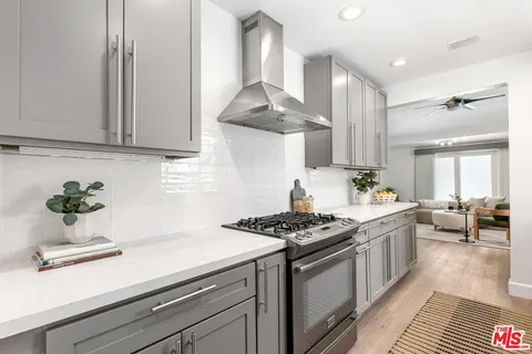 $1,150,000 | 5141 Comercio Avenue, Woodland Hills, CA 91364