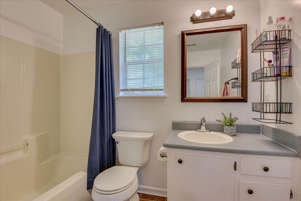 2717 Davis Mill Road Hephzibah, GA 30815 - Photo 28 of 38 Hall bathroom