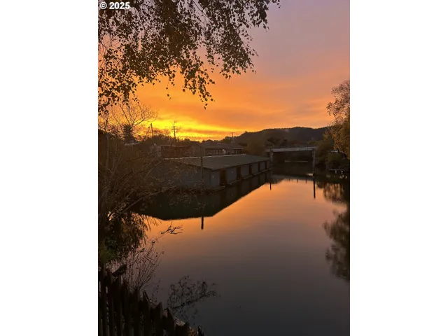 $899,000 | 700 Park Avenue, Unit 703 625, Lakeside, OR 97449