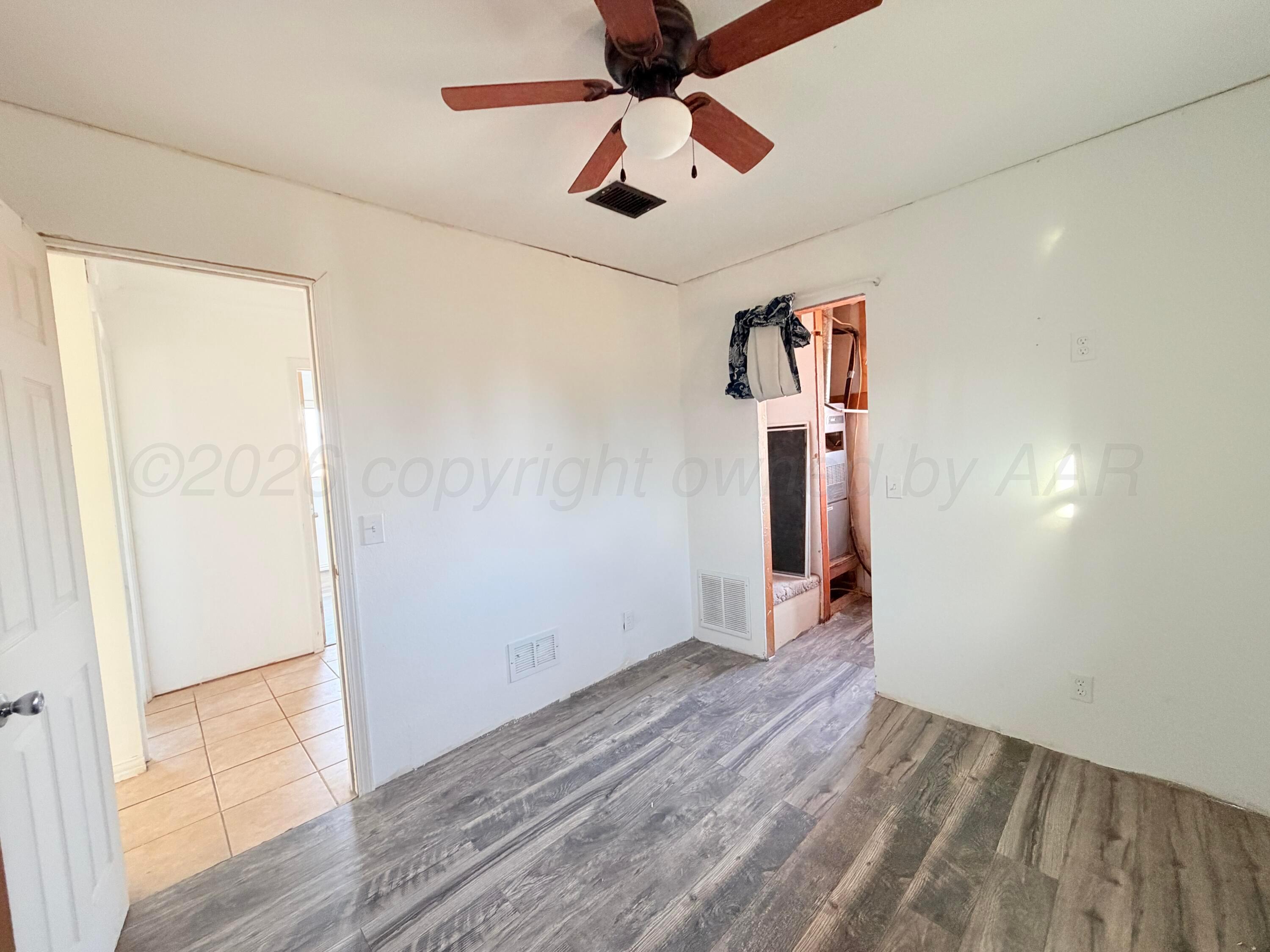 320 Arthur Street Tulia, TX 79088 - Photo 8 of 15 Bed1