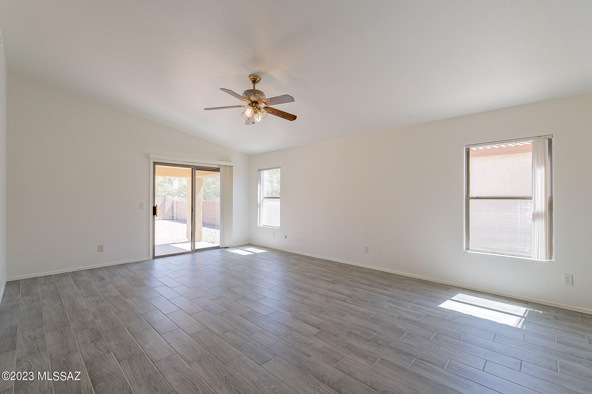 8513 East Sarnoff Ridge Loop Tucson, AZ 85710 - Photo 10 of 33