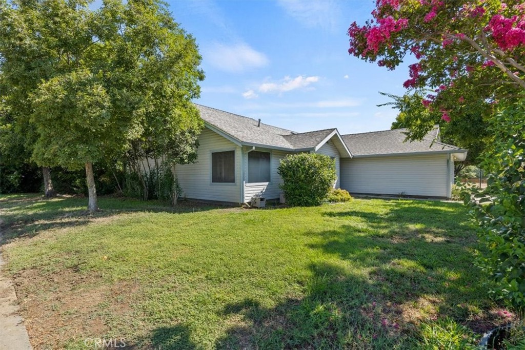 1095 Green Street Willows, CA 95988 - Photo 4 of 37