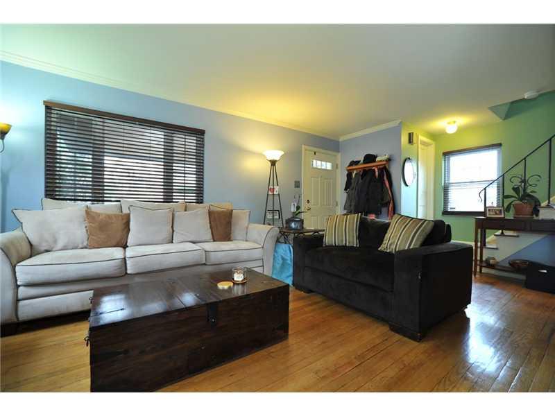 6448 Landview Road Pittsburgh, PA 15217 - Photo 2 of 10 Living Room.