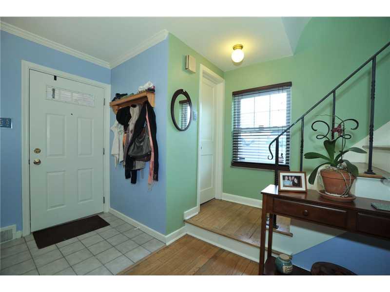 6448 Landview Road Pittsburgh, PA 15217 - Photo 9 of 10 Entry/Foyer.