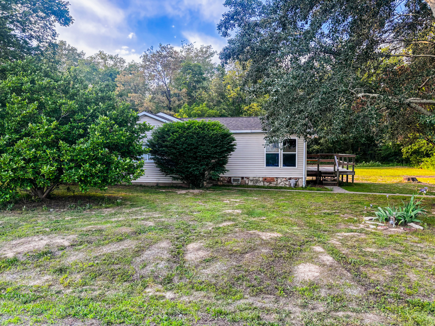 4920 Mt Moriah Road Galatia, IL 62935 - Photo 4 of 33 a view of a house with swimming pool and a yard