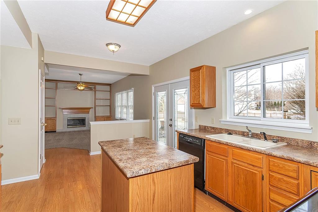 10815 Thistle Ridge Fishers, IN 46038 - Photo 10 of 30 Gallery Image 10