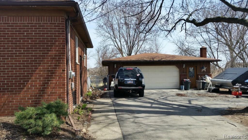 52140 Romeo Plank Road Macomb, MI 48042 - Photo 2 of 2 20150412_125406.jpg