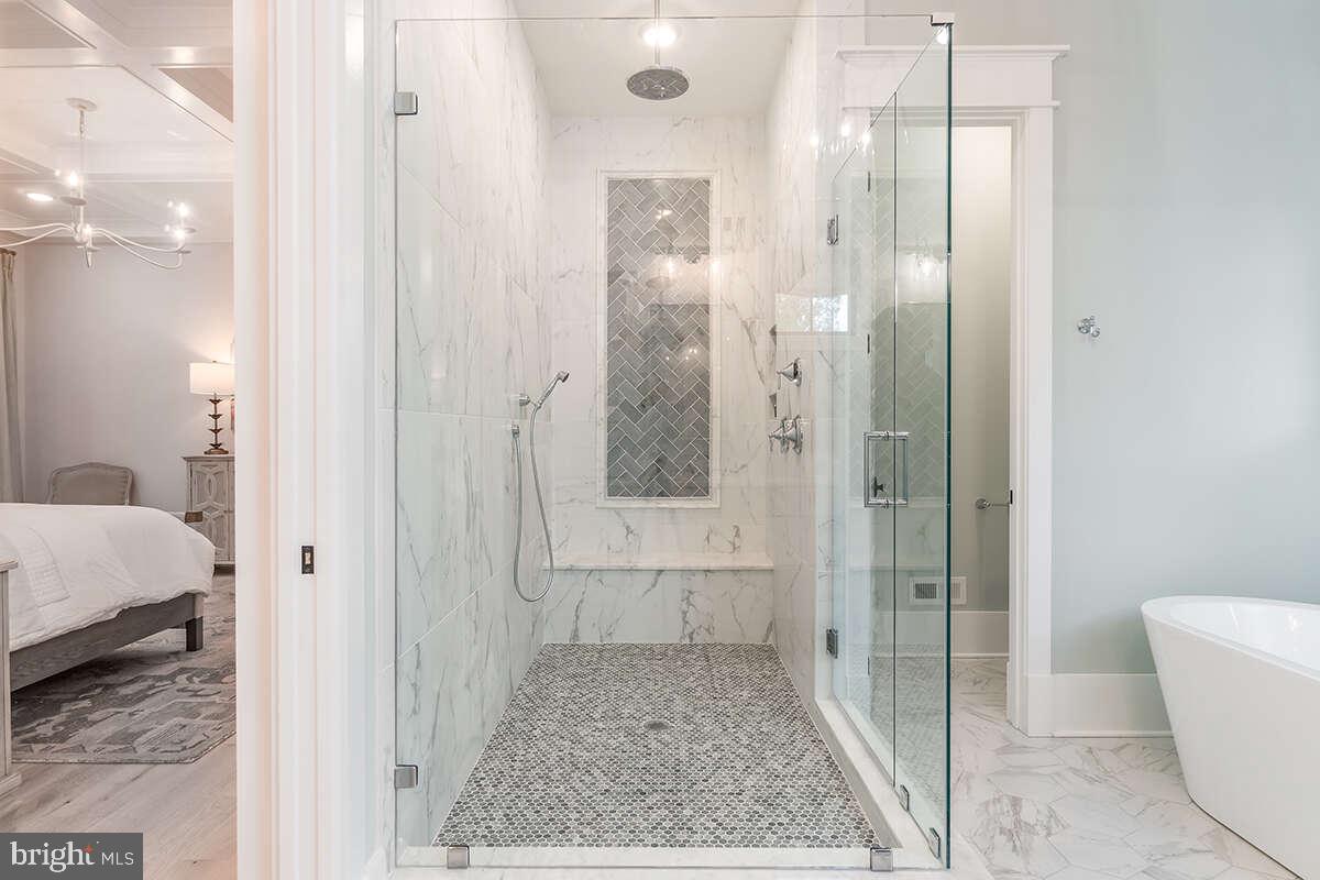 17819 Yatton Road Round Hill, VA 20141 - Photo 9 of 22 PRIMARY BATH