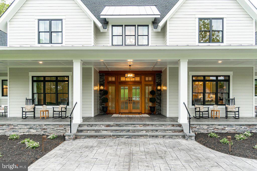 17819 Yatton Road Round Hill, VA 20141 - Photo 3 of 22 ELEGANT ENTRANCE