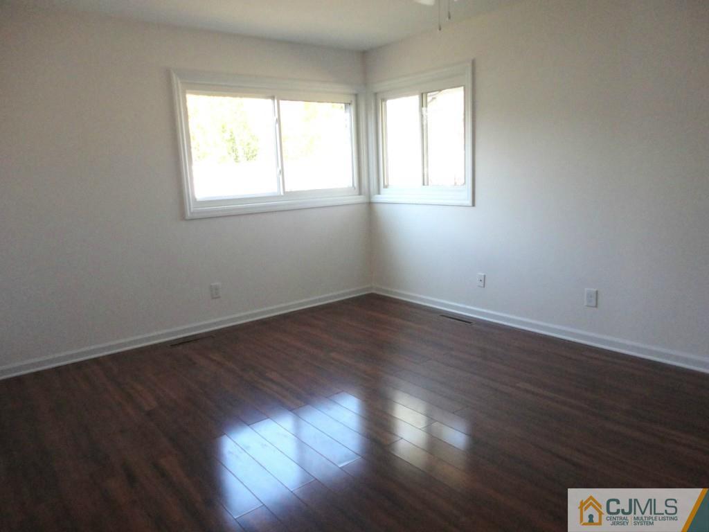 8 Cranston Road Kendall Park, NJ 08824 - Photo 18 of 24 Gallery Image 18