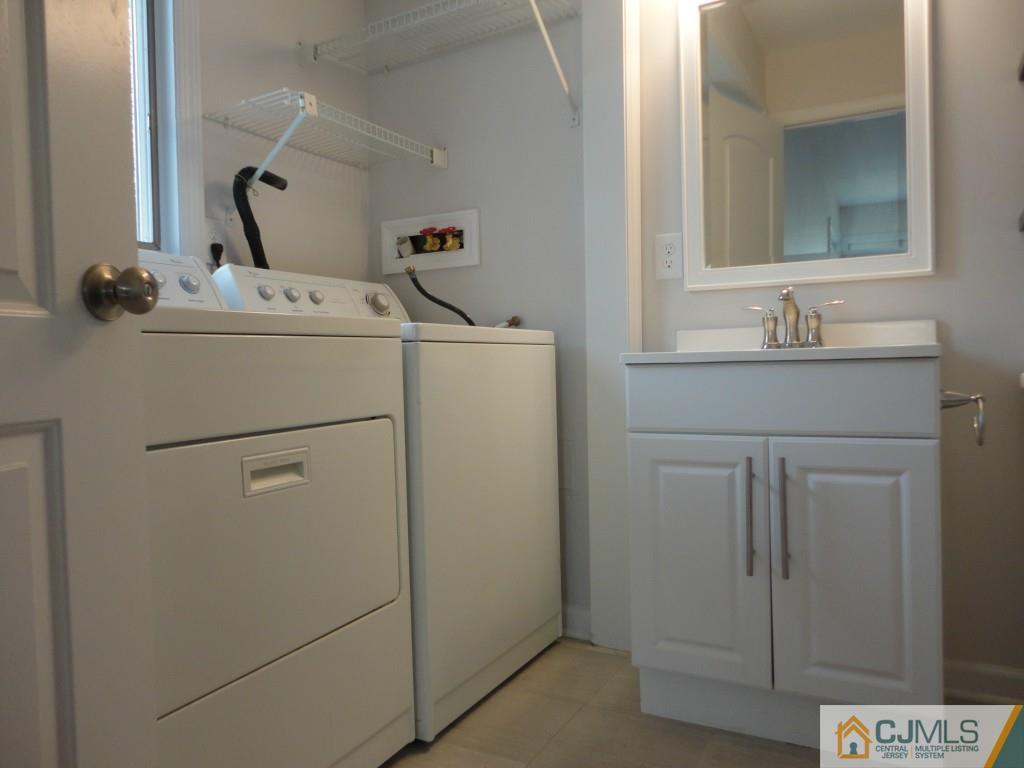 8 Cranston Road Kendall Park, NJ 08824 - Photo 21 of 24 Gallery Image 21