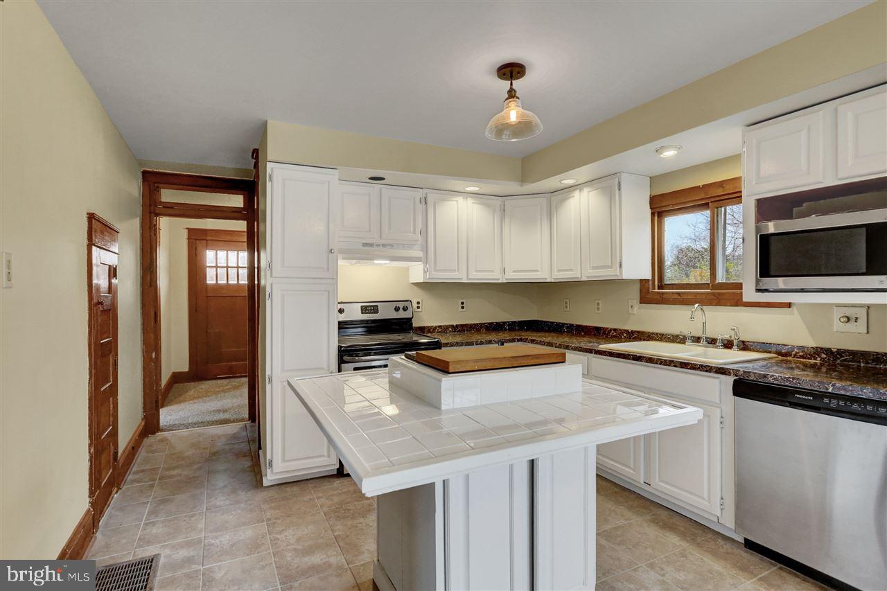 352 North Middlesex Road Carlisle, PA 17013 - Photo 4 of 24 Gallery Image 4