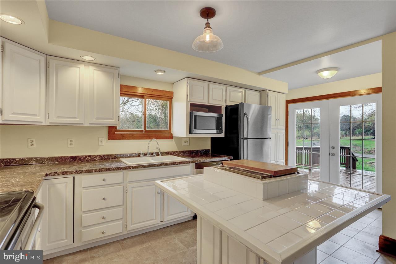 352 North Middlesex Road Carlisle, PA 17013 - Photo 6 of 24 Gallery Image 6
