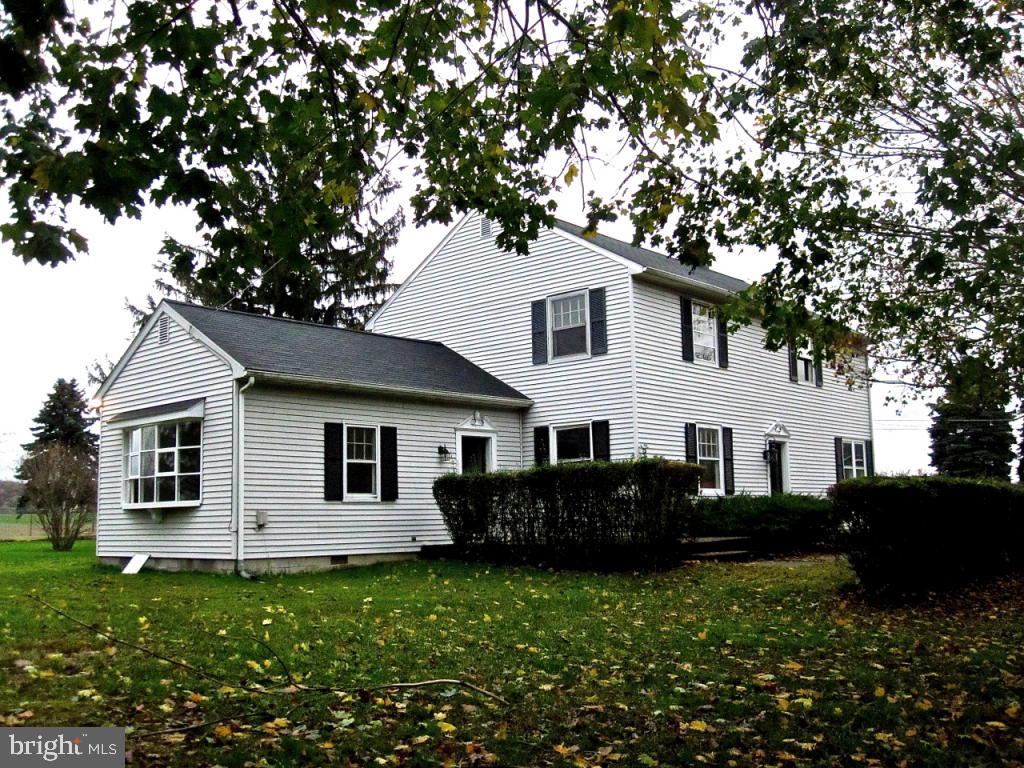 1818 East Mt Hope Road Manheim, PA 17545 - Photo 1 of 27 Gallery Image 1