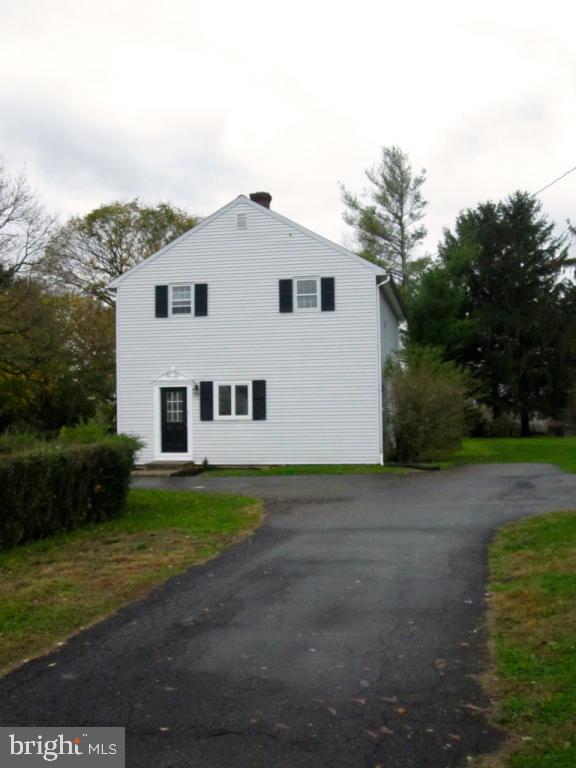 1818 East Mt Hope Road Manheim, PA 17545 - Photo 5 of 27 Gallery Image 5