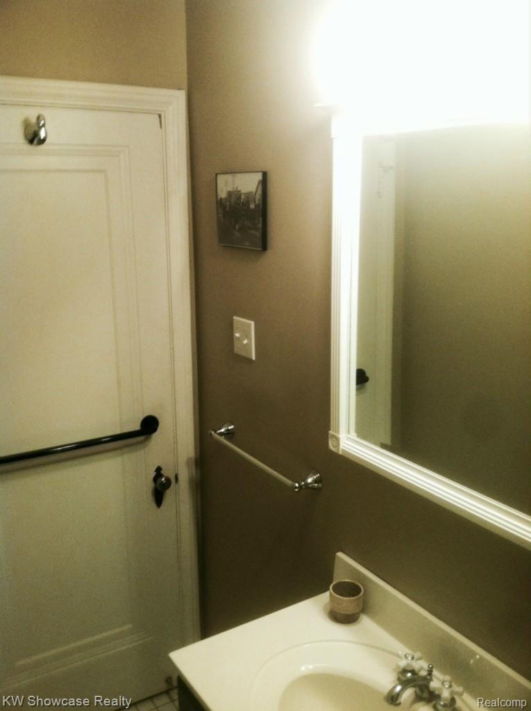 2056 Harvard Road Berkley, MI 48072 - Photo 21 of 45 photo 34.jpg