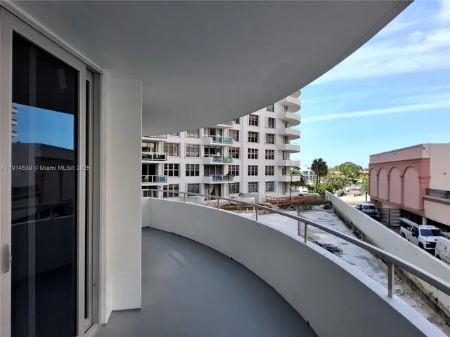 $3,200 | 5161 Collins Avenue, Unit 312, Miami Beach, FL 33140