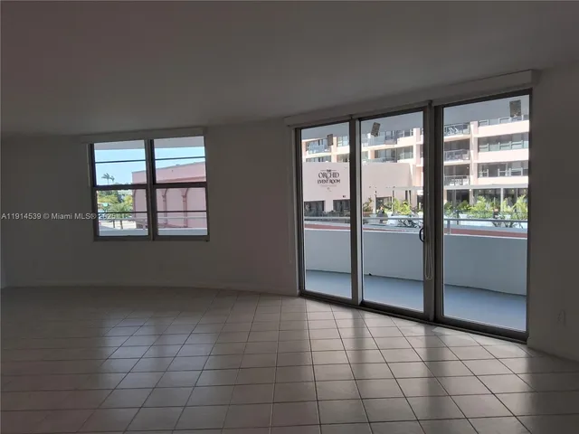 $3,200 | 5161 Collins Avenue, Unit 312, Miami Beach, FL 33140
