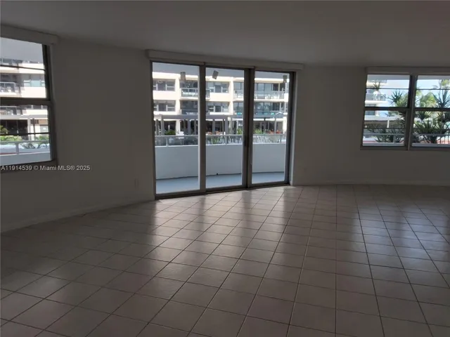 $3,200 | 5161 Collins Avenue, Unit 312, Miami Beach, FL 33140