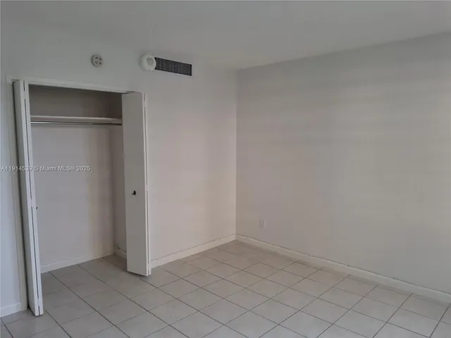 $3,200 | 5161 Collins Avenue, Unit 312, Miami Beach, FL 33140