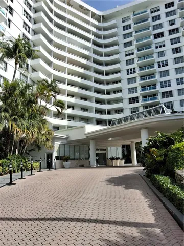 $3,200 | 5161 Collins Avenue, Unit 312, Miami Beach, FL 33140
