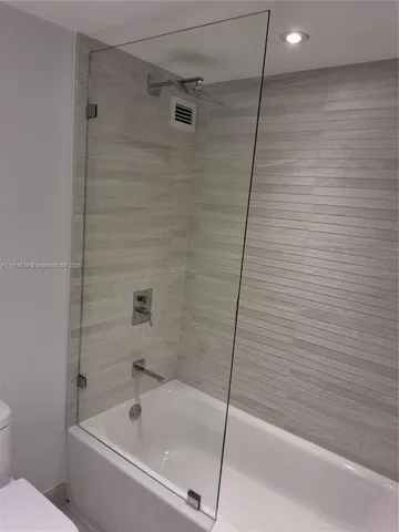 $3,200 | 5161 Collins Avenue, Unit 312, Miami Beach, FL 33140