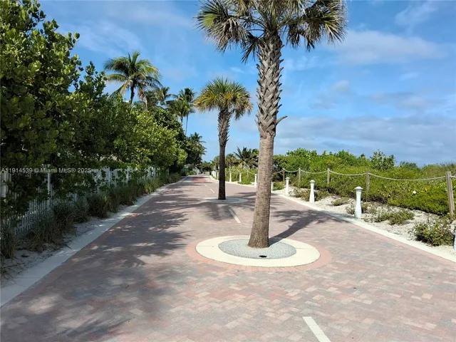 $3,200 | 5161 Collins Avenue, Unit 312, Miami Beach, FL 33140