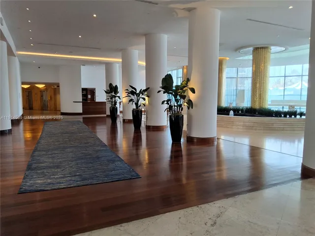 $3,200 | 5161 Collins Avenue, Unit 312, Miami Beach, FL 33140