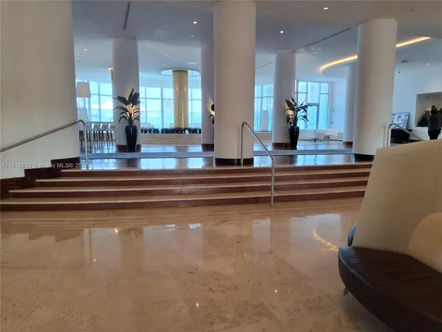 $3,200 | 5161 Collins Avenue, Unit 312, Miami Beach, FL 33140