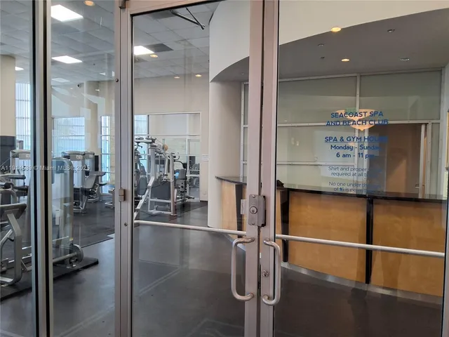 $3,200 | 5161 Collins Avenue, Unit 312, Miami Beach, FL 33140