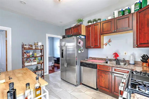 $2,750 | 390 Hope Street, Unit 2, Providence, RI 02906