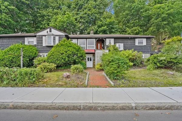 $579,000 | 577 Grove Street, Worcester, MA 01605