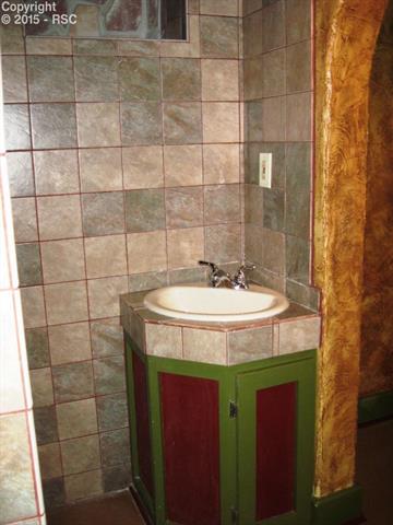 11 Cherokee Road Manitou Springs, CO 80829 - Photo 2 of 4