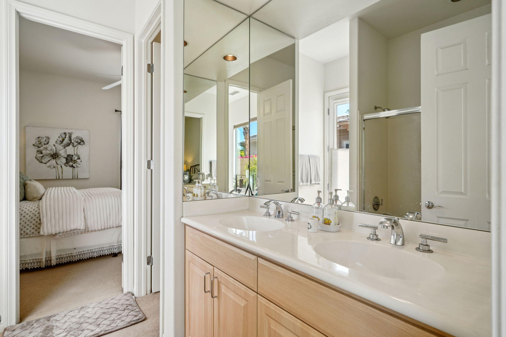 64 Paris Way Rancho Mirage, CA 92270 - Photo 29 of 47 Jack & Jill bathroom