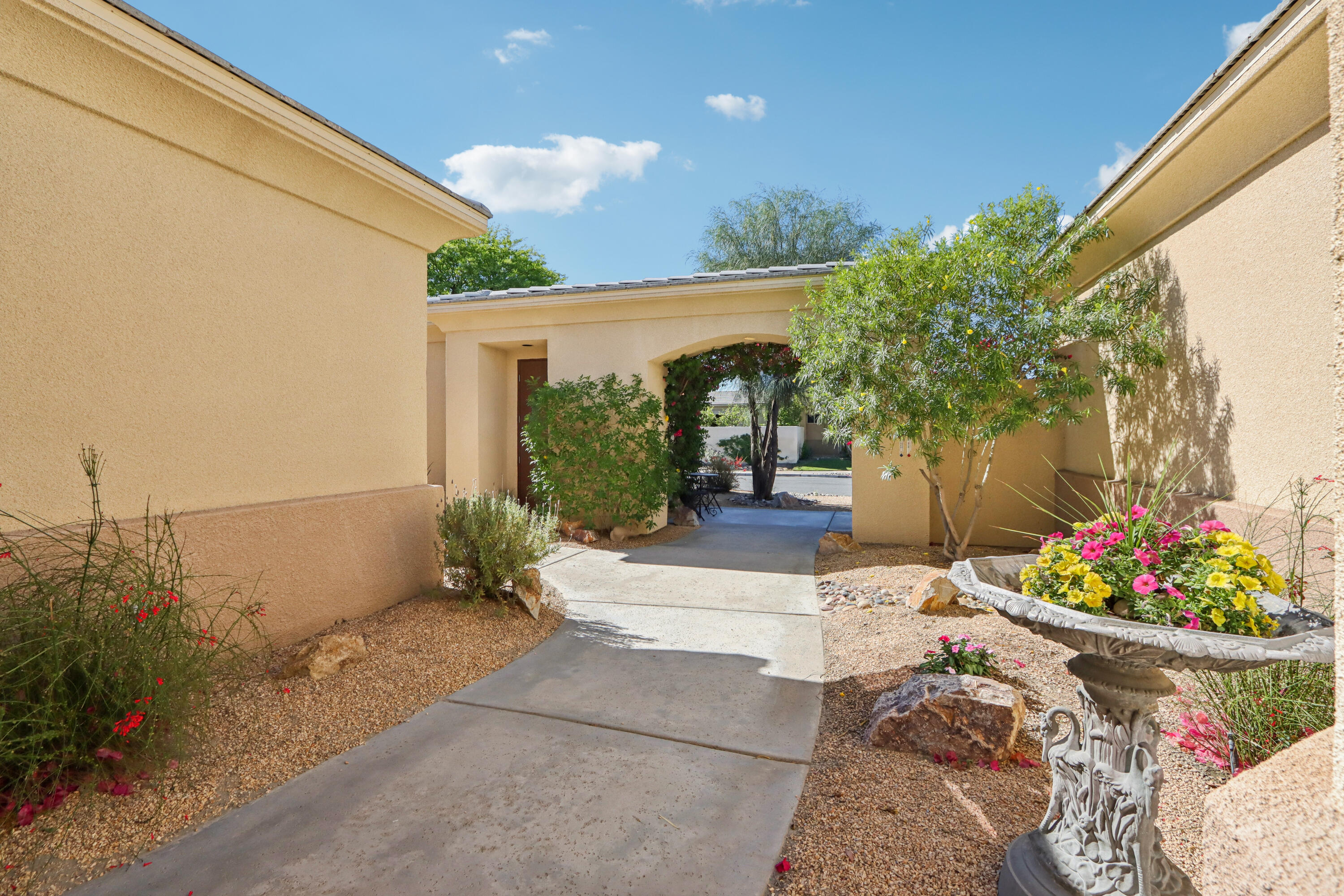 64 Paris Way Rancho Mirage, CA 92270 - Photo 35 of 47 Entry Path