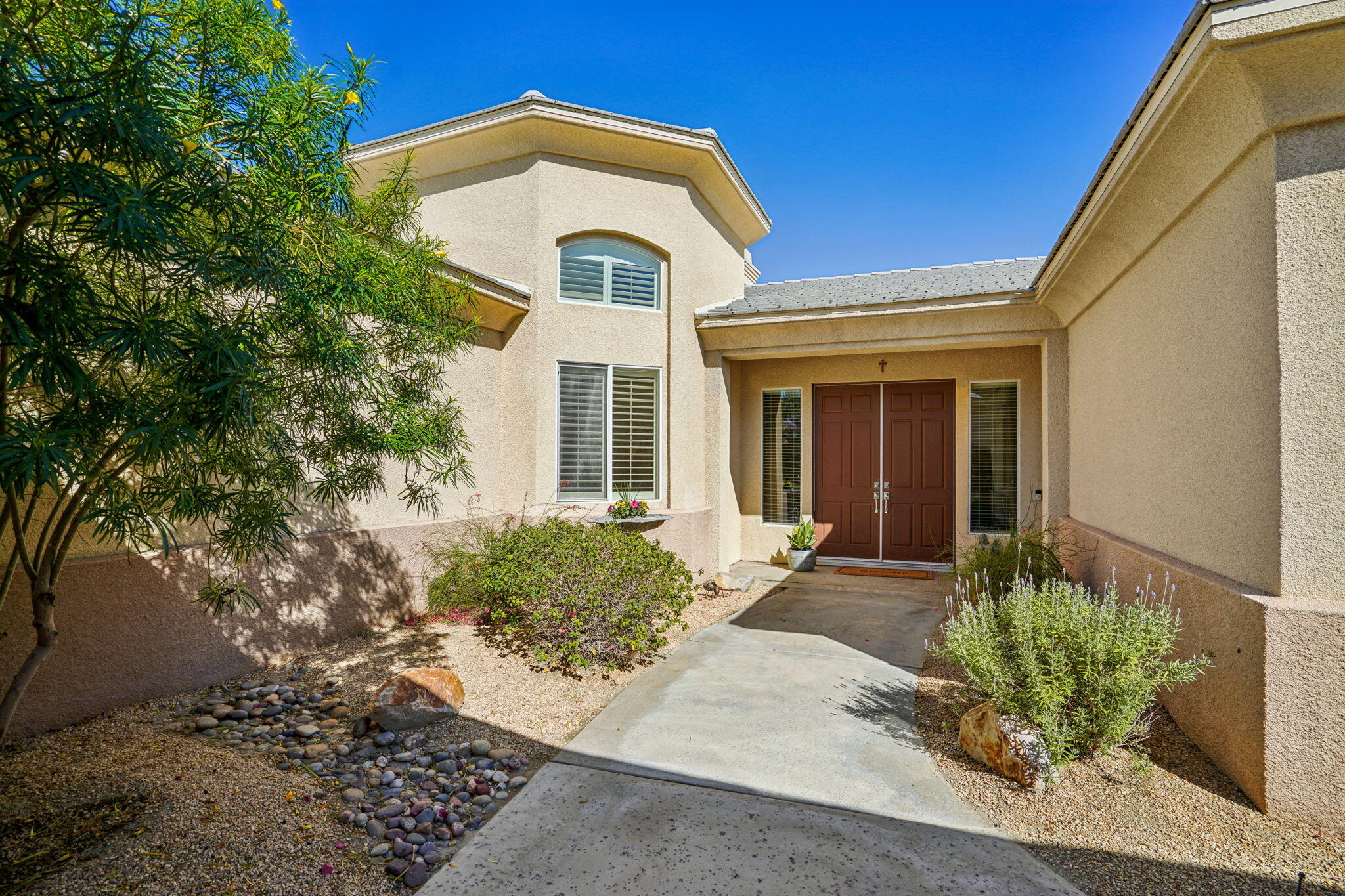64 Paris Way Rancho Mirage, CA 92270 - Photo 4 of 47 Entry Path